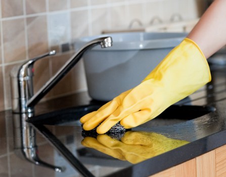 Contract terms and governing law for a UK cleaning service