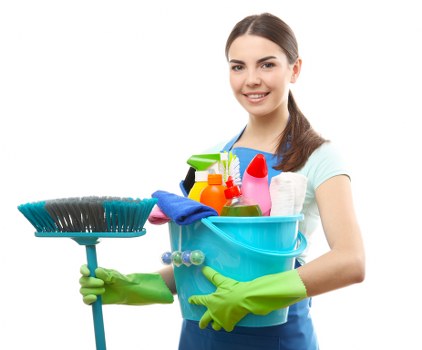 Deep cleaning a bathroom in Wandsworth property